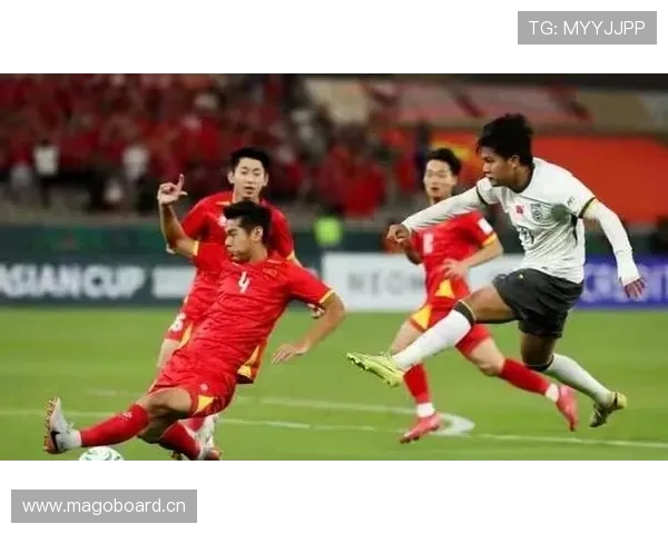 邵佳一领衔选国脚 U23国足再战越南