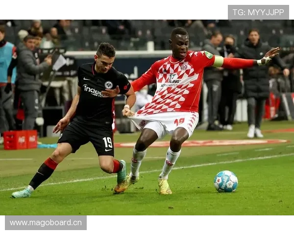 [德甲]拉尔松门前抢点得手 法兰克福先下一城.